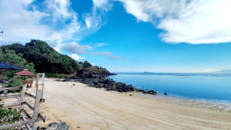 Pantai Di Sumbawa Barat Yang Sangat Eksotis