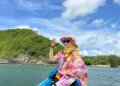 Menikmati keindahan Pantai Dondon di atas perahu