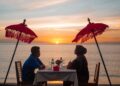 Dinner romantis di pinggi pantai Tanjung Bias dengan suasana matahari terbenam