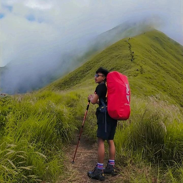 Perjalanan mendaki Bukit Anak Dara dengan suasana kabut
