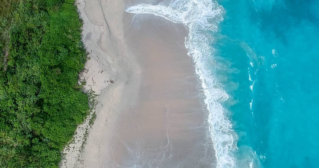 Penampakan Pantai Tomang Omang dari atas udara