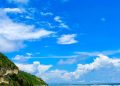 Pemandangan indah hamparan laut biru di Pantai Pandawa