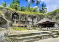 Pemandangan bangunan dan pahatan Pura di Bali