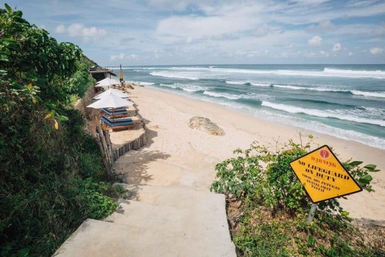 Keindahan Pantai Nyang Nyang Bali